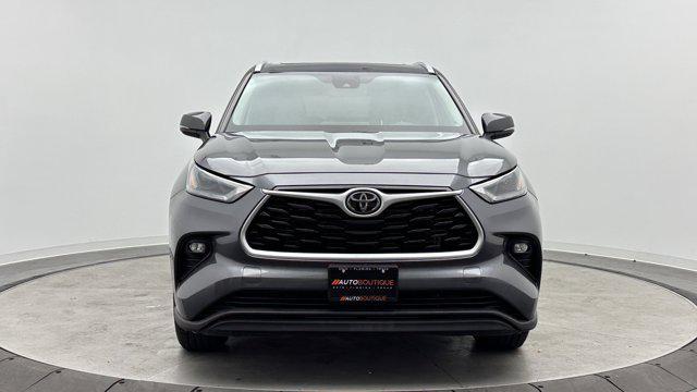 used 2022 Toyota Highlander car, priced at $29,295