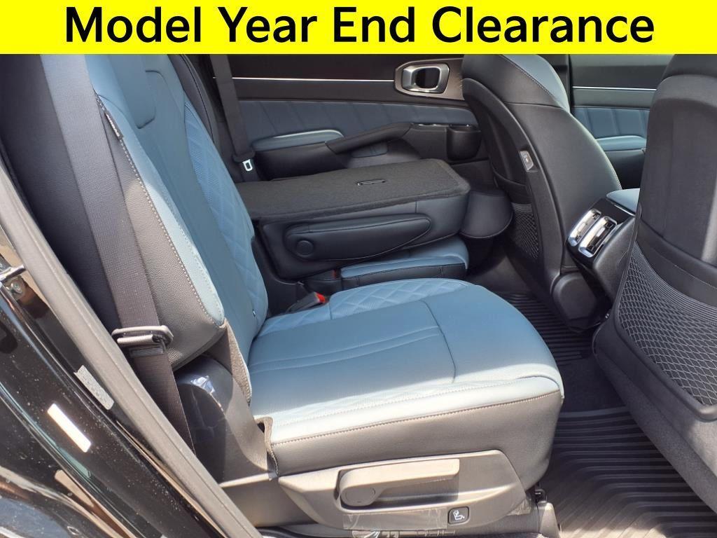 new 2025 Kia Sorento Hybrid car, priced at $42,920