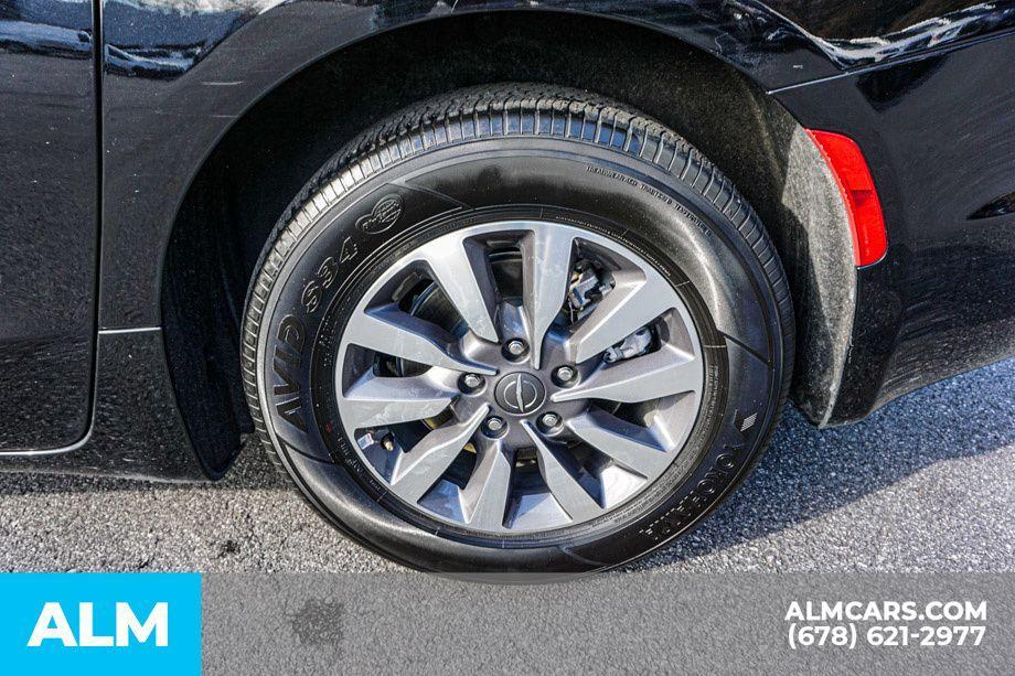 used 2024 Chrysler Pacifica Hybrid car, priced at $24,920