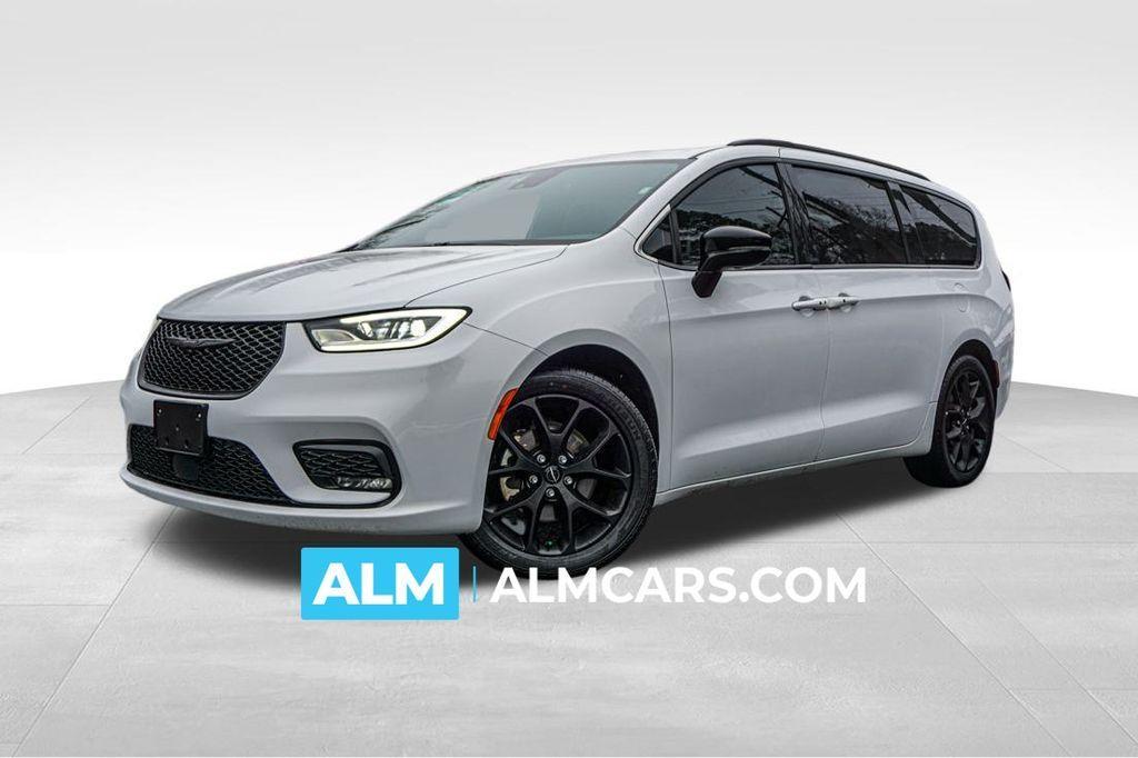 used 2025 Chrysler Pacifica car, priced at $33,420