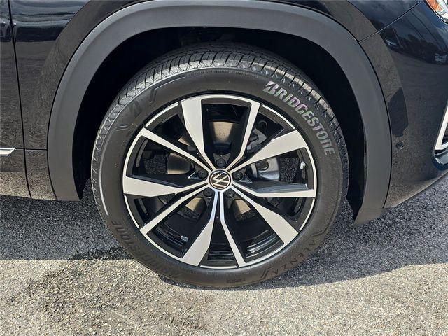 new 2026 Volkswagen Atlas car, priced at $51,046