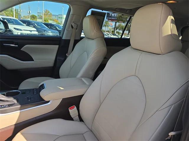 used 2022 Toyota Highlander car, priced at $28,295