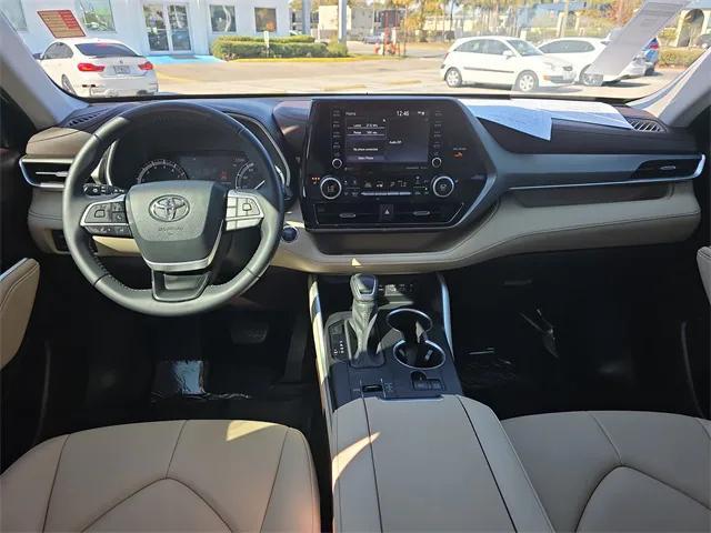 used 2022 Toyota Highlander car, priced at $28,295