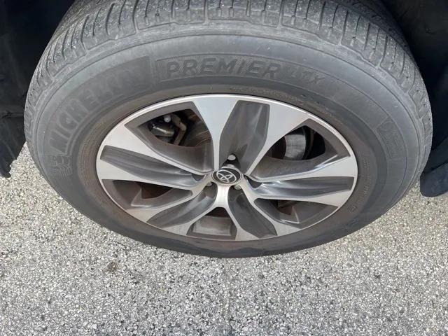 used 2022 Toyota Highlander car, priced at $28,999