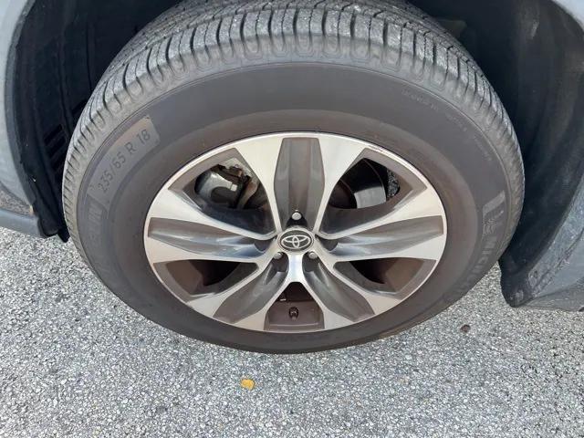 used 2022 Toyota Highlander car, priced at $28,999