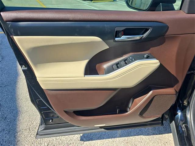 used 2022 Toyota Highlander car, priced at $28,295
