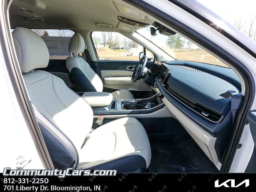 new 2026 Kia Carnival Hybrid car, priced at $42,506