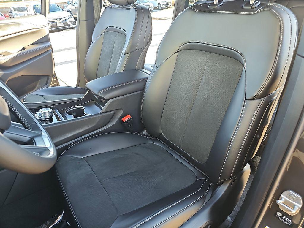 new 2025 Jeep Grand Cherokee car, priced at $41,749