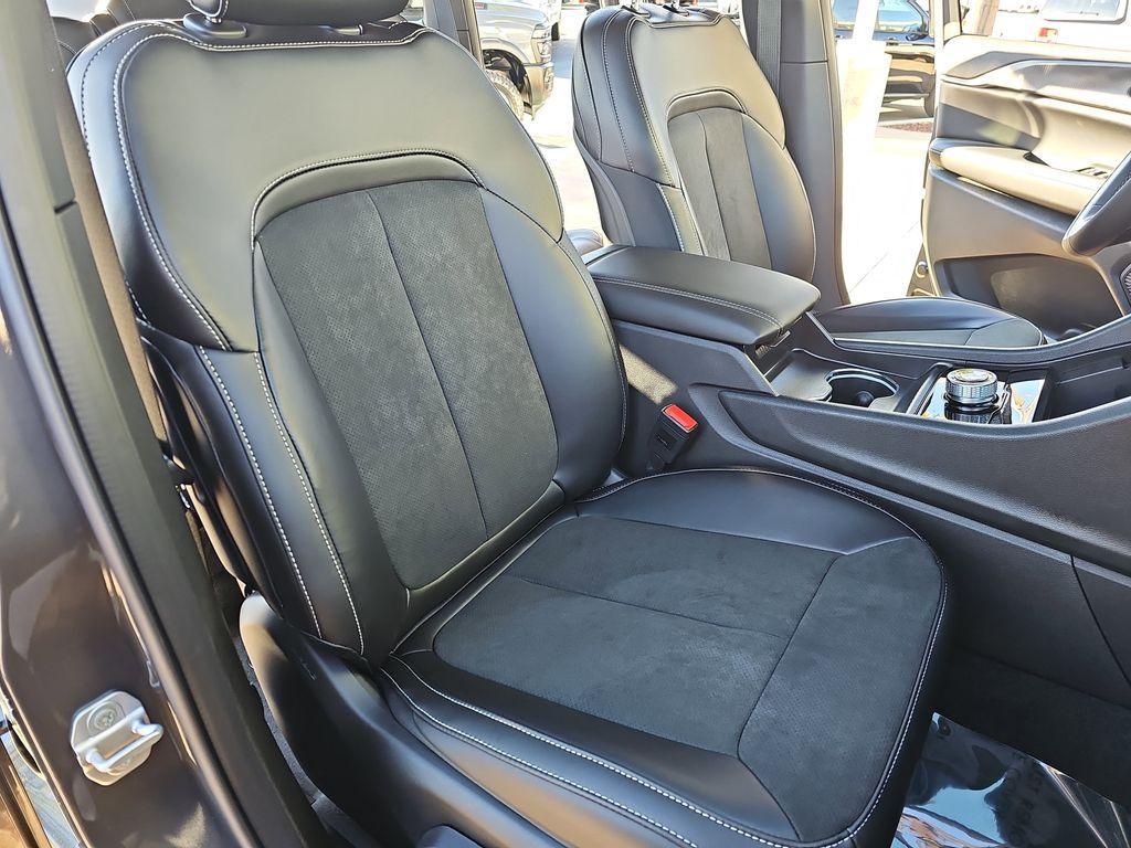 new 2025 Jeep Grand Cherokee car, priced at $41,749