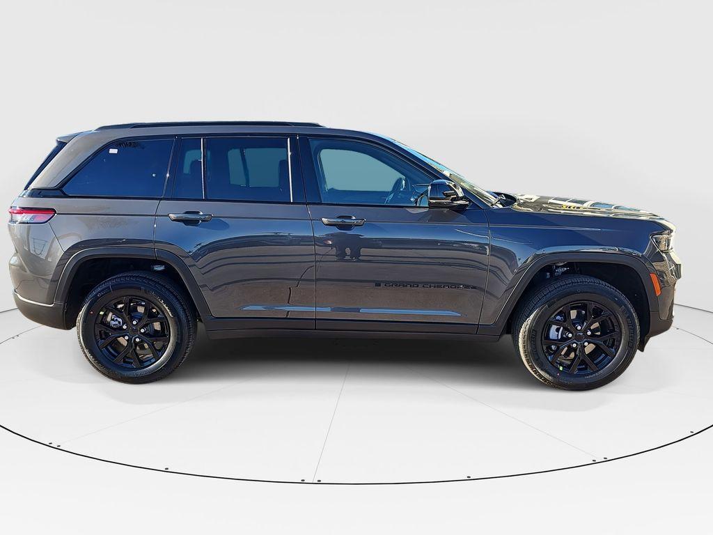new 2025 Jeep Grand Cherokee car, priced at $41,749