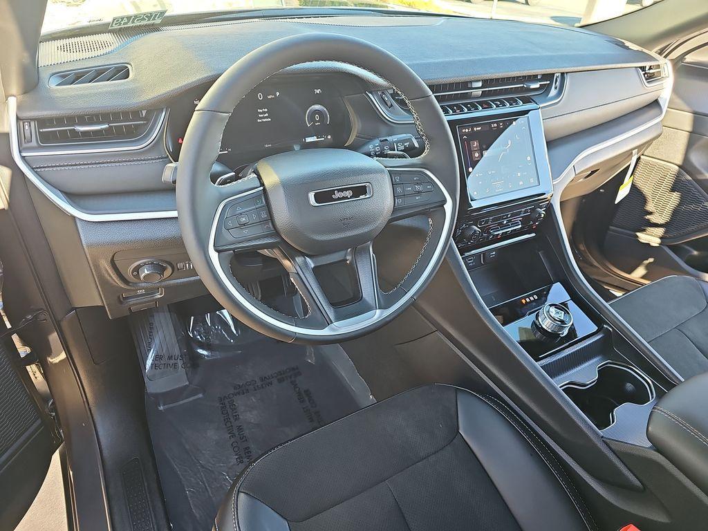new 2025 Jeep Grand Cherokee car, priced at $41,749