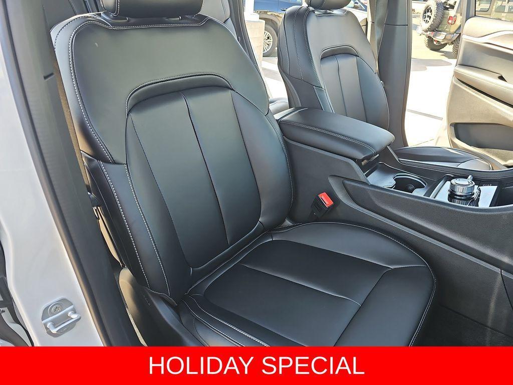 new 2025 Jeep Grand Cherokee car, priced at $47,736