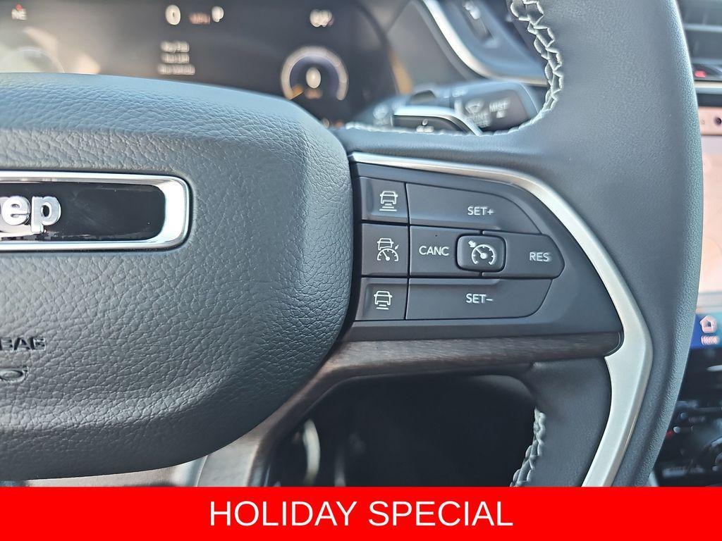 new 2025 Jeep Grand Cherokee car, priced at $47,736