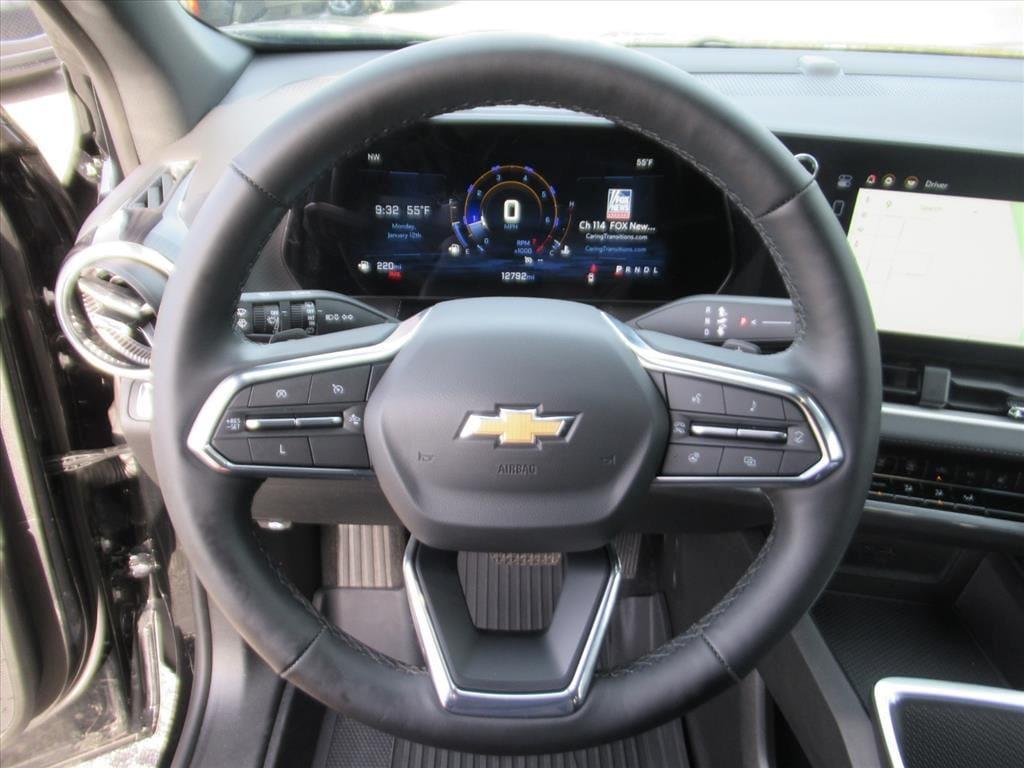 used 2025 Chevrolet Equinox car, priced at $25,400