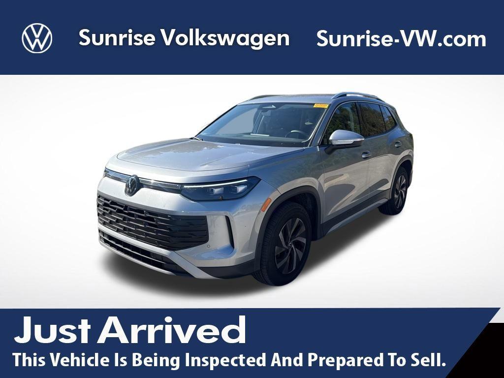 used 2025 Volkswagen Tiguan car, priced at $25,995