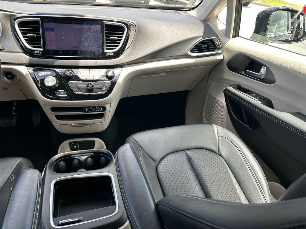 used 2024 Chrysler Pacifica car, priced at $23,841