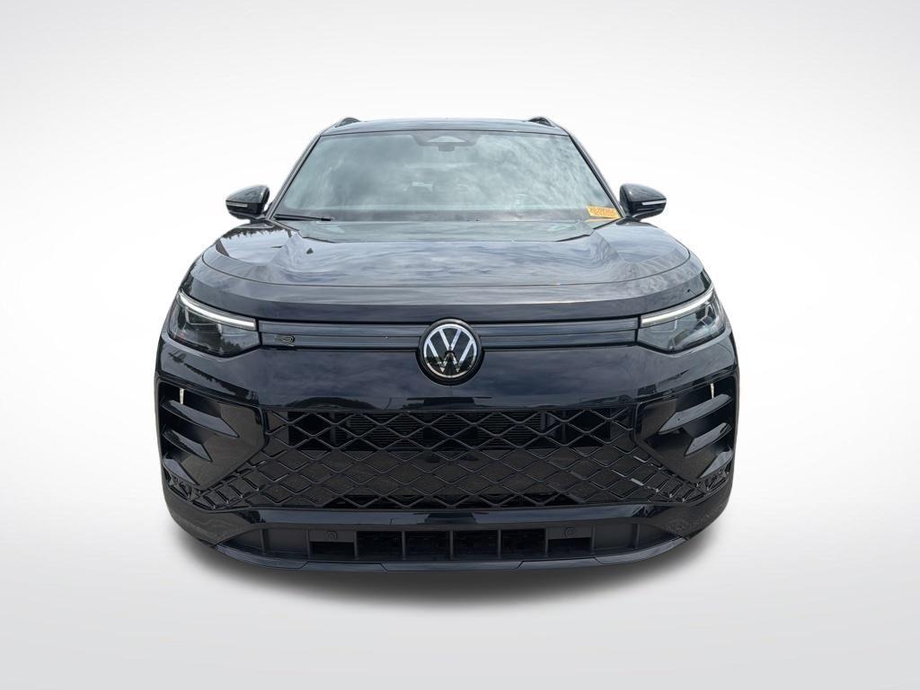 used 2025 Volkswagen Tiguan car, priced at $33,651