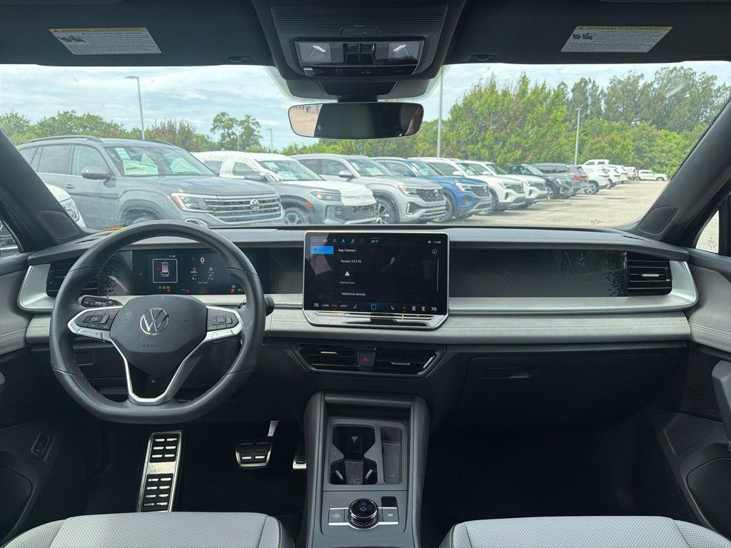 used 2025 Volkswagen Tiguan car, priced at $33,651