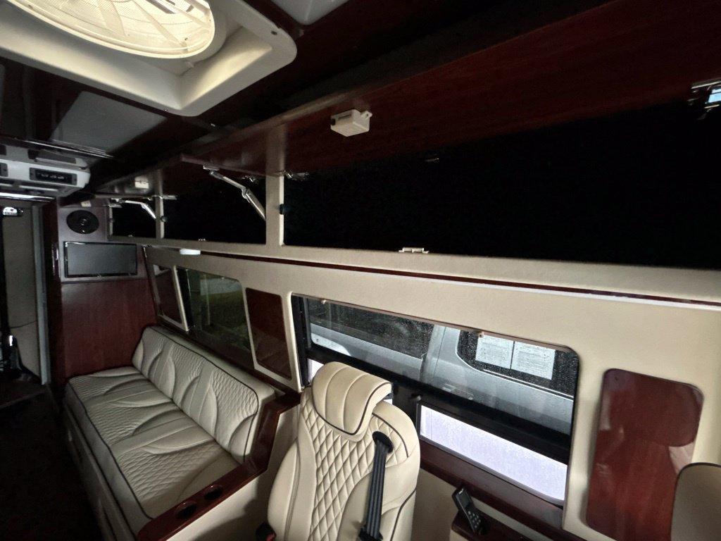 Mercedes-Benz Sprinter view 17