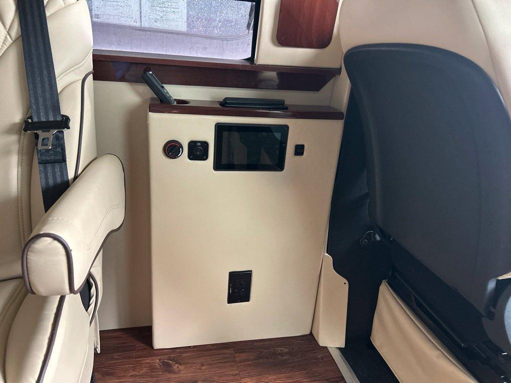 Mercedes-Benz Sprinter view 14