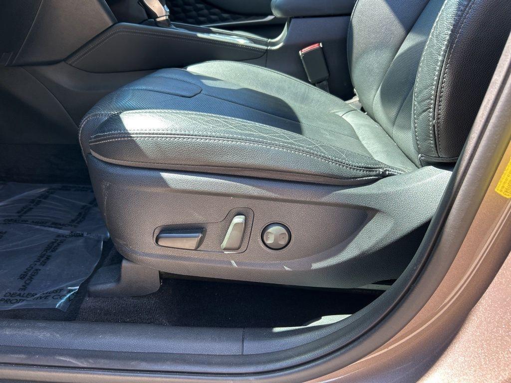 used 2020 Hyundai Santa Fe car, priced at $16,495