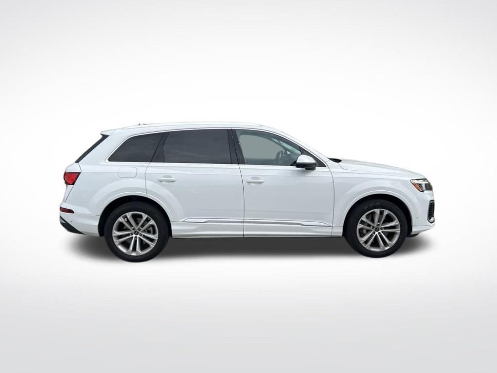 used 2025 Audi Q7 car, priced at $46,297
