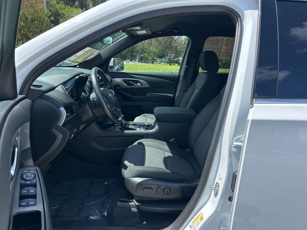used 2022 Chevrolet Traverse car, priced at $28,798