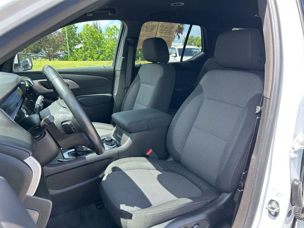 used 2022 Chevrolet Traverse car, priced at $28,798