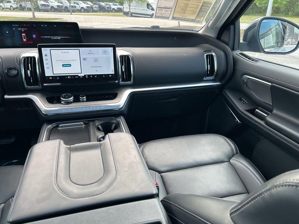 used 2025 Ford Expedition car, priced at $65,798