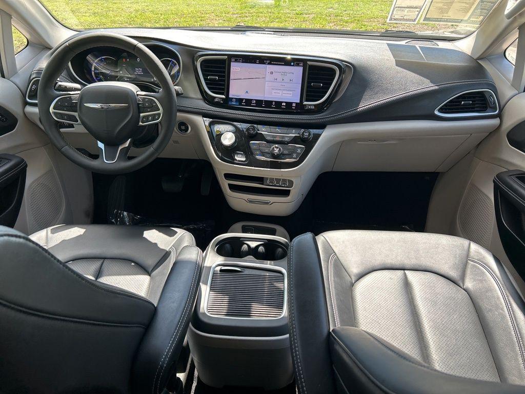 used 2024 Chrysler Pacifica Hybrid car, priced at $20,947