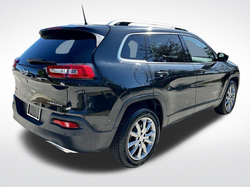 used 2018 Jeep Cherokee car, priced at $13,795