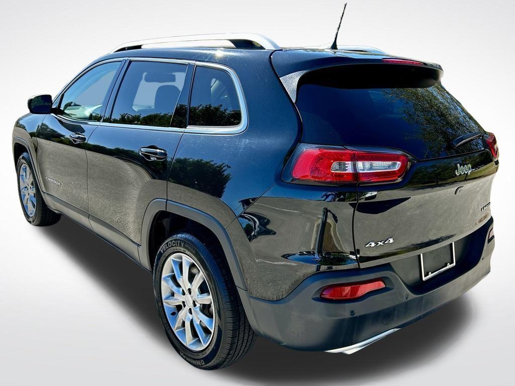 used 2018 Jeep Cherokee car, priced at $13,795