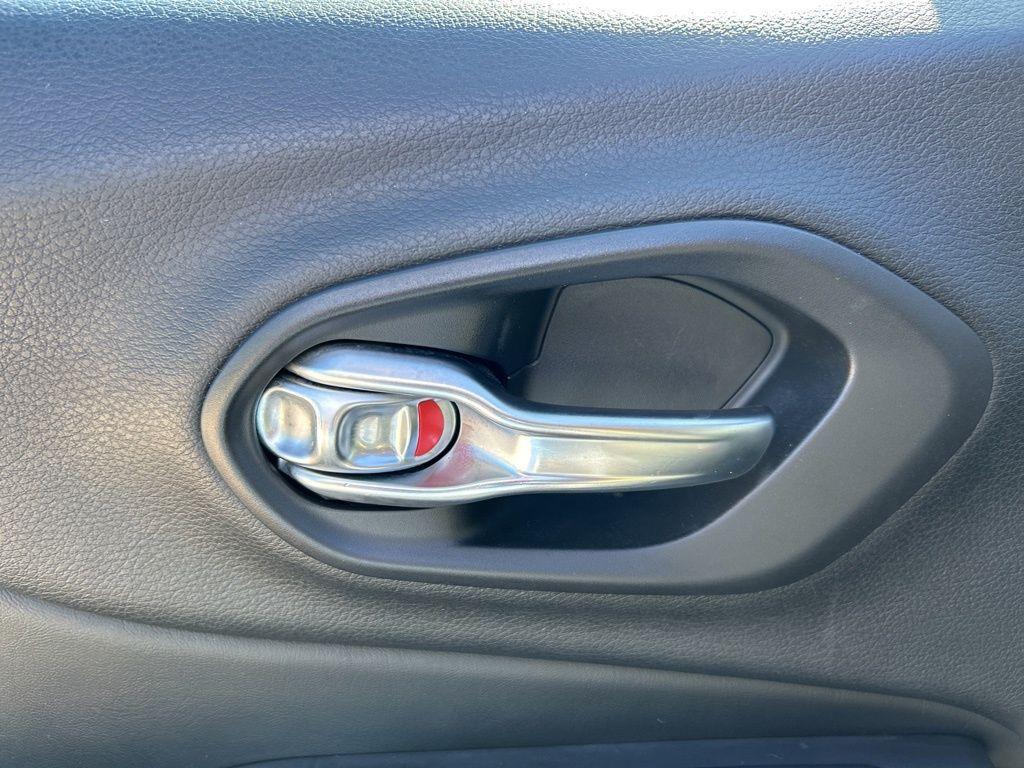 used 2018 Jeep Cherokee car, priced at $13,795