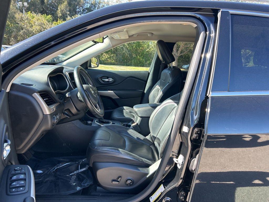 used 2018 Jeep Cherokee car, priced at $13,795