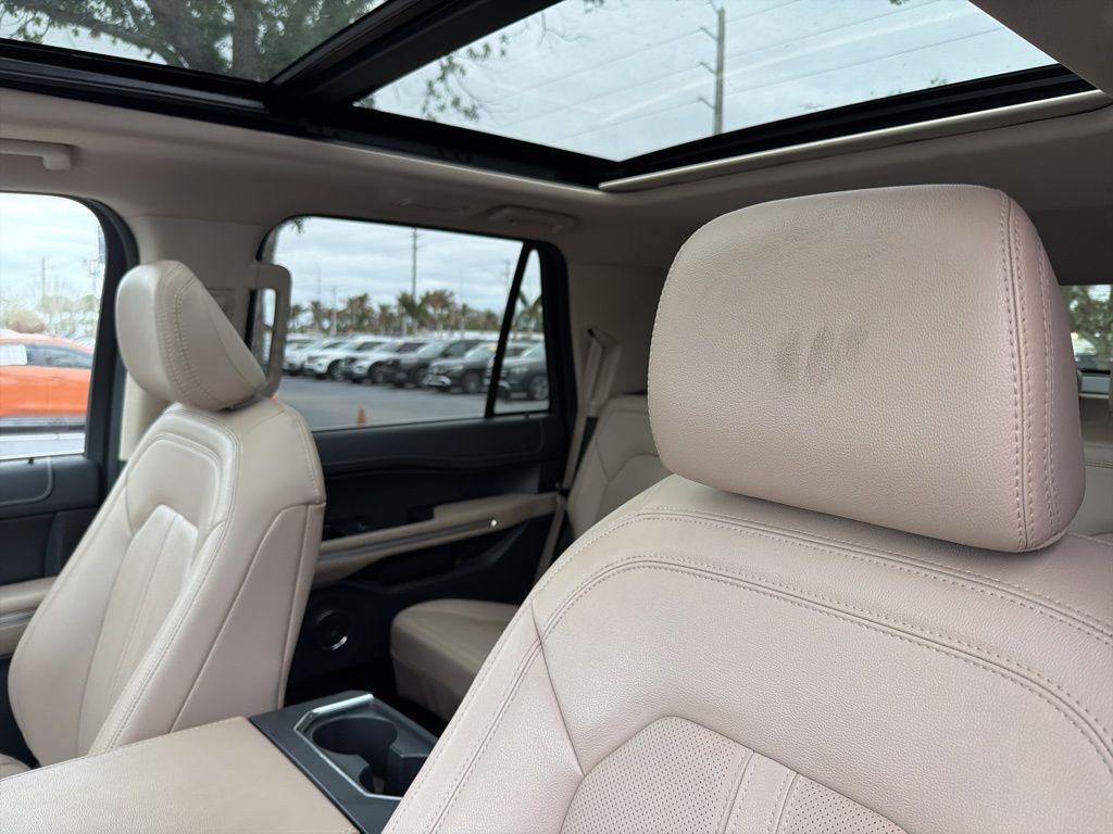 used 2024 Ford Expedition car, priced at $37,497