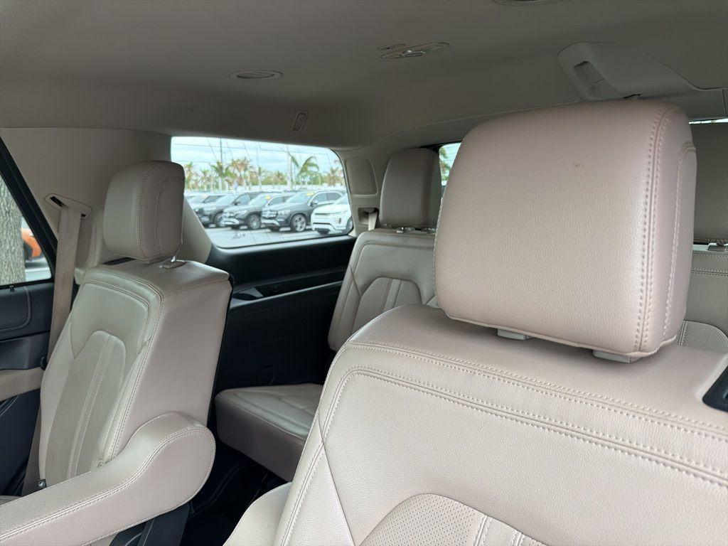 used 2024 Ford Expedition car, priced at $37,497
