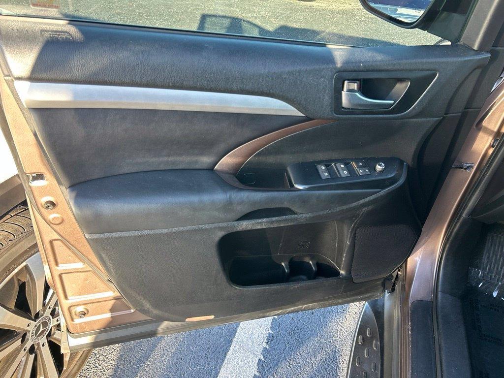 used 2019 Toyota Highlander car, priced at $17,447
