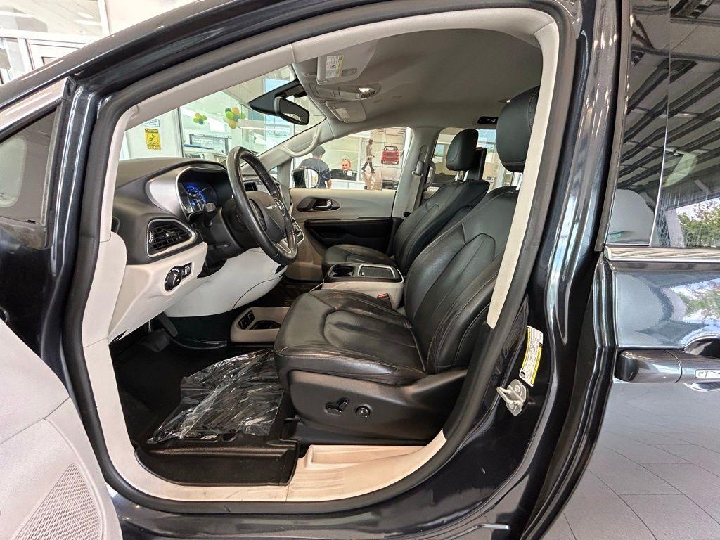 used 2020 Chrysler Pacifica car, priced at $18,995