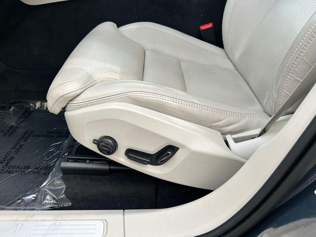 used 2023 Volvo XC60 car, priced at $32,997