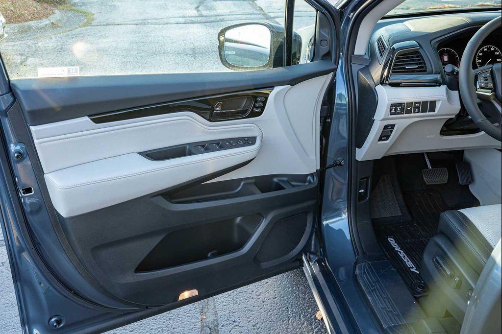 new 2026 Honda Odyssey car, priced at $51,190
