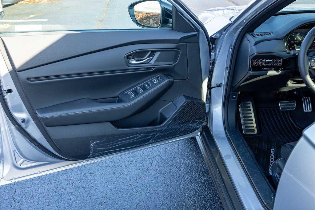 new 2025 Honda Accord Hybrid car, priced at $33,550