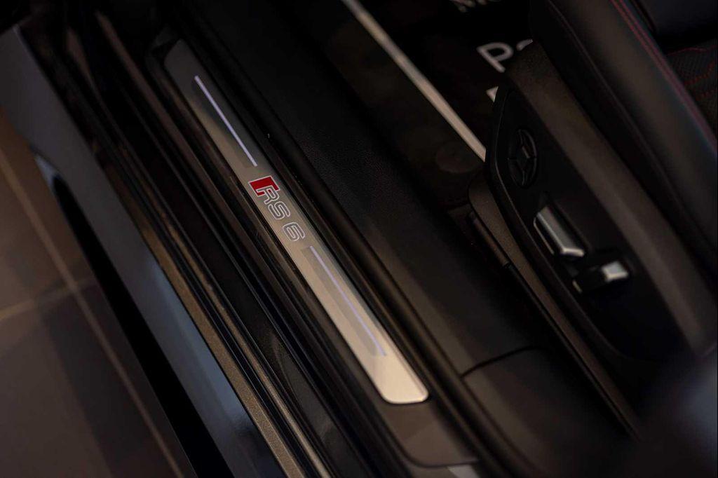 new 2025 Audi RS 6 Avant car, priced at $141,300