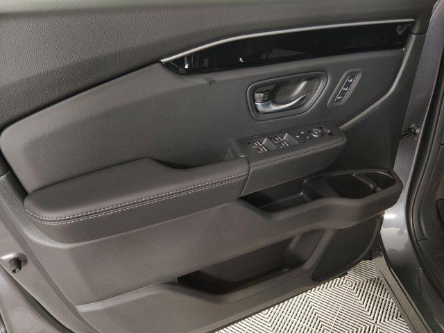 new 2025 Honda Pilot car, priced at $47,382