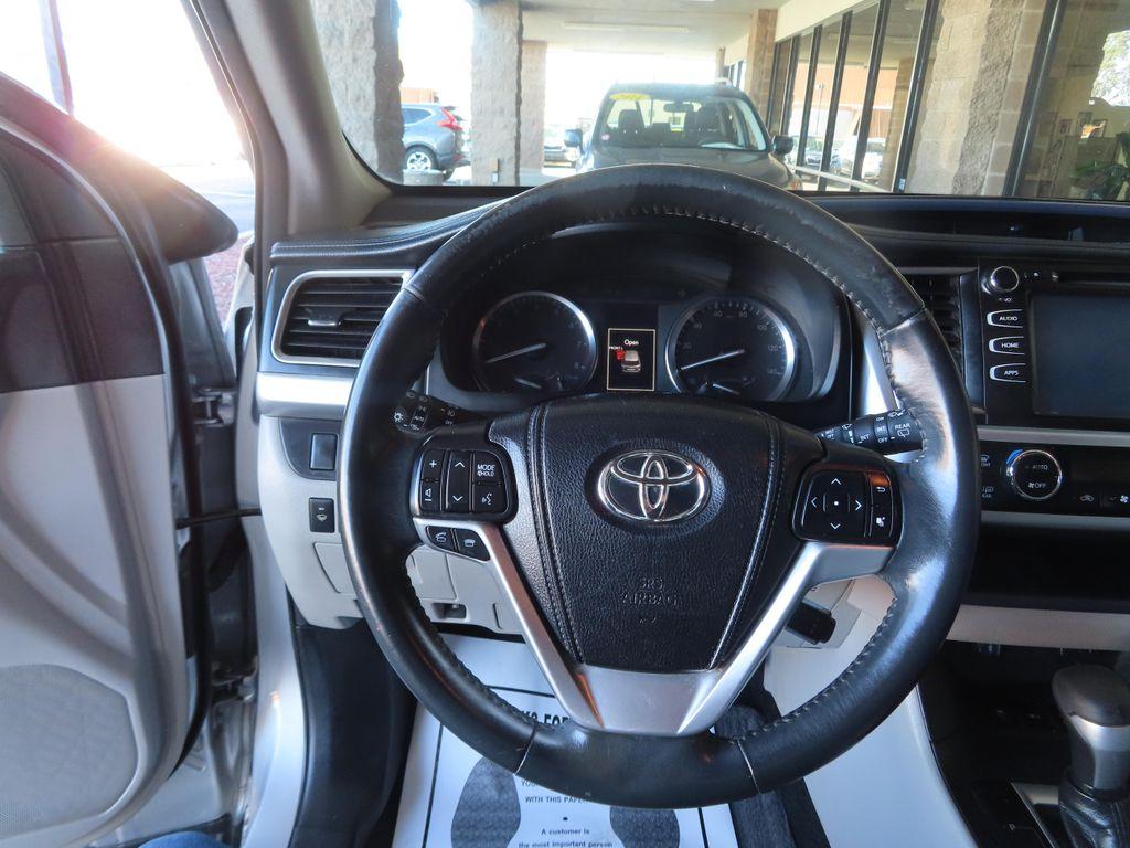 used 2014 Toyota Highlander car, priced at $14,995
