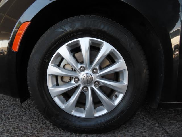 used 2018 Chrysler Pacifica car, priced at $13,995