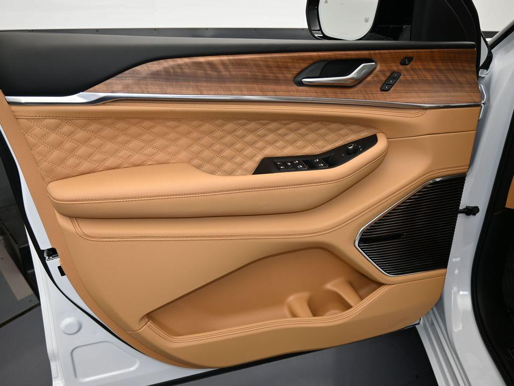 new 2025 Jeep Grand Cherokee car, priced at $58,415