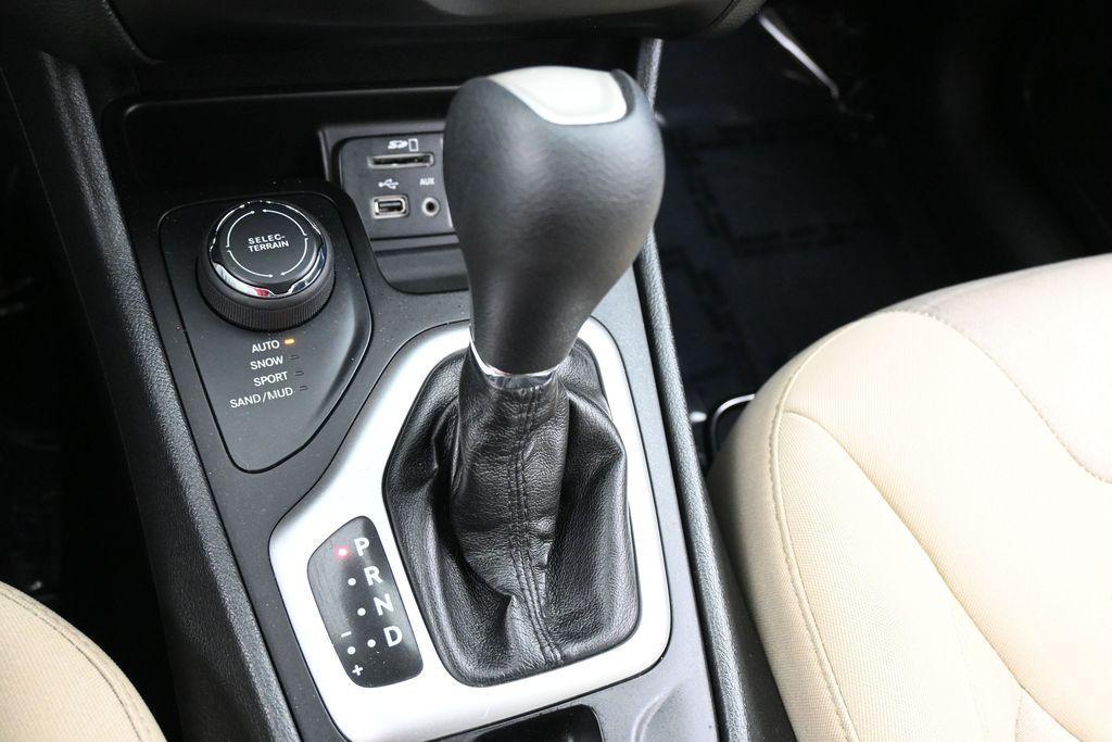 used 2016 Jeep Cherokee car, priced at $7,997