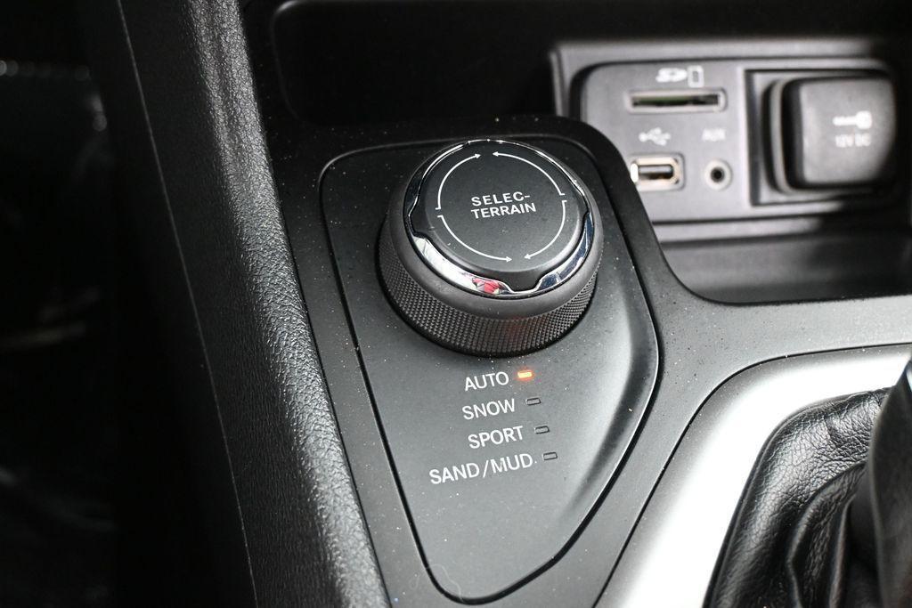 used 2016 Jeep Cherokee car, priced at $7,997