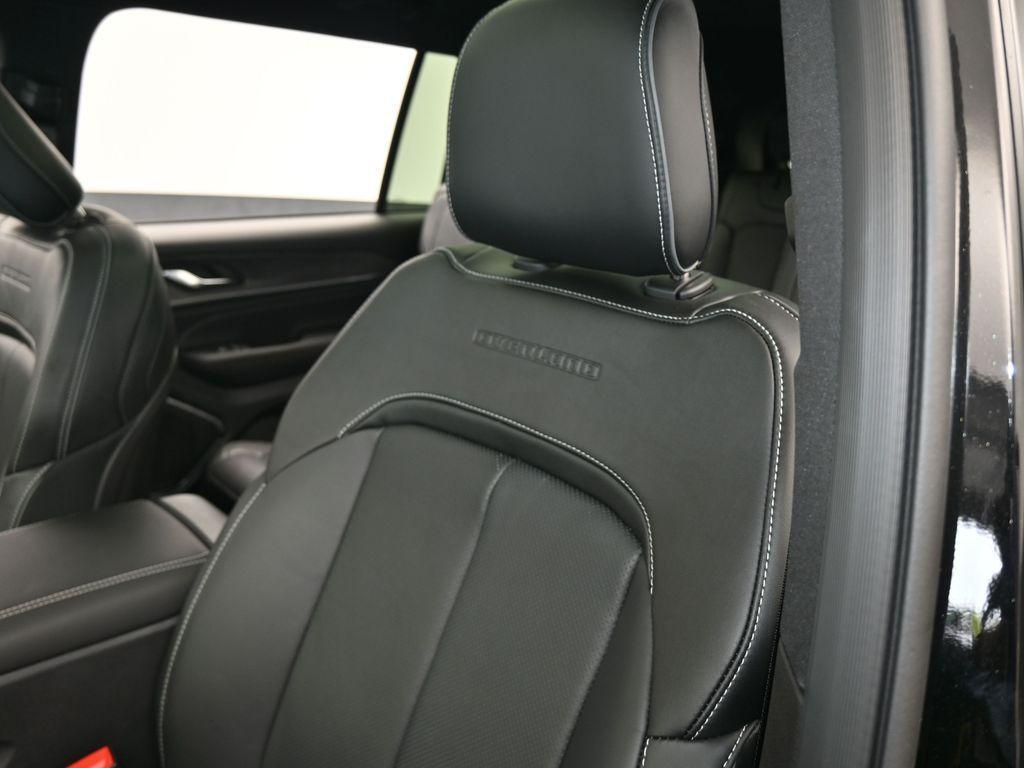 new 2025 Jeep Grand Cherokee L car