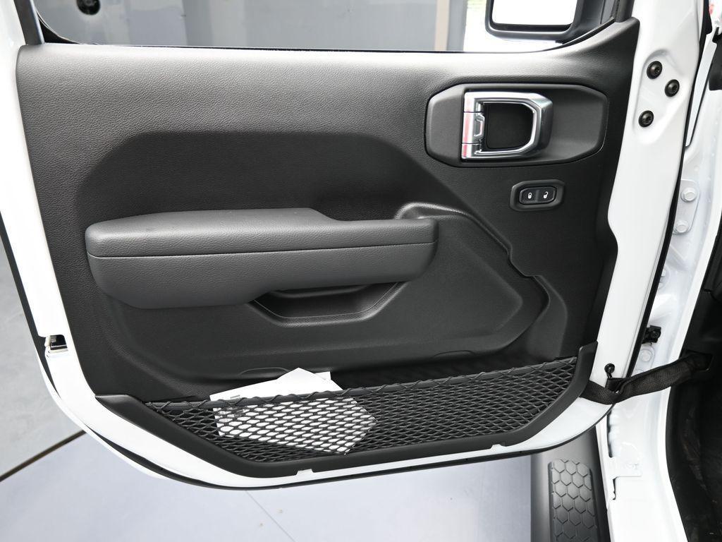 new 2026 Jeep Wrangler car, priced at $46,535